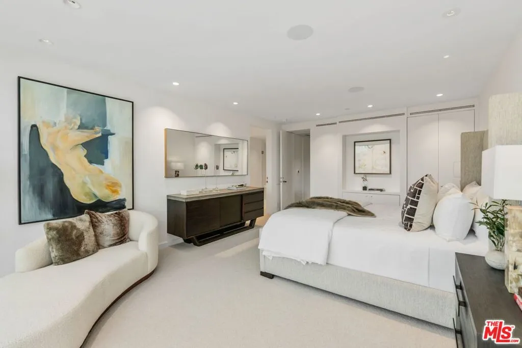 Los Angeles, California 90024, United States, 2 Bedrooms Bedrooms, ,4 BathroomsBathrooms,Residential,Active,103937