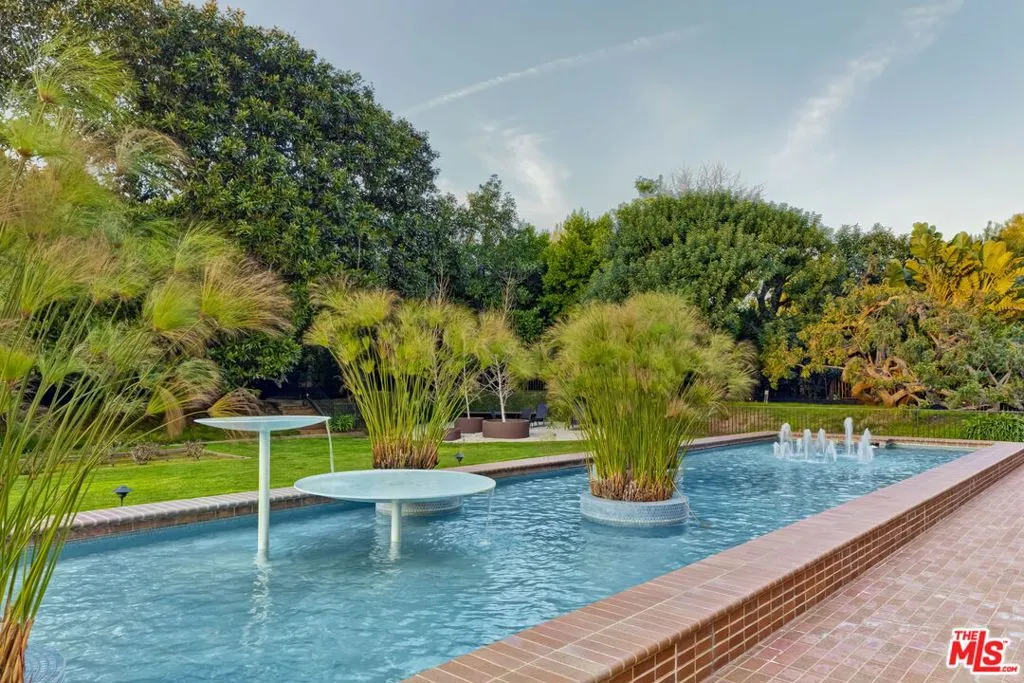 Los Angeles, California 90024, United States, 2 Bedrooms Bedrooms, ,4 BathroomsBathrooms,Residential,Active,103937