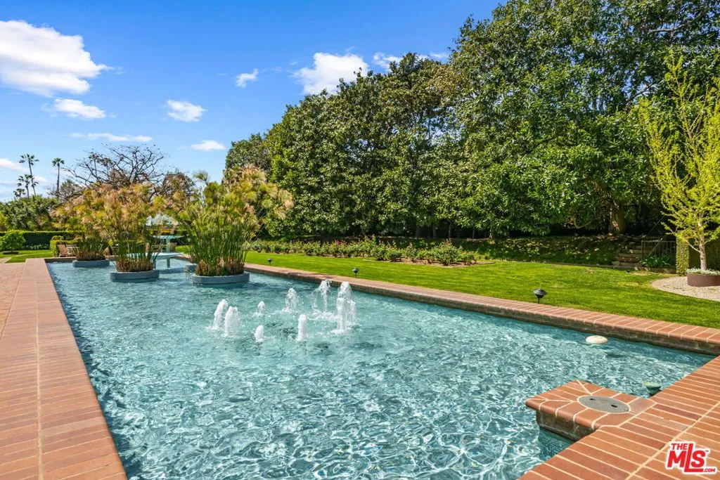 Los Angeles, California 90024, United States, 2 Bedrooms Bedrooms, ,4 BathroomsBathrooms,Residential,Active,103937