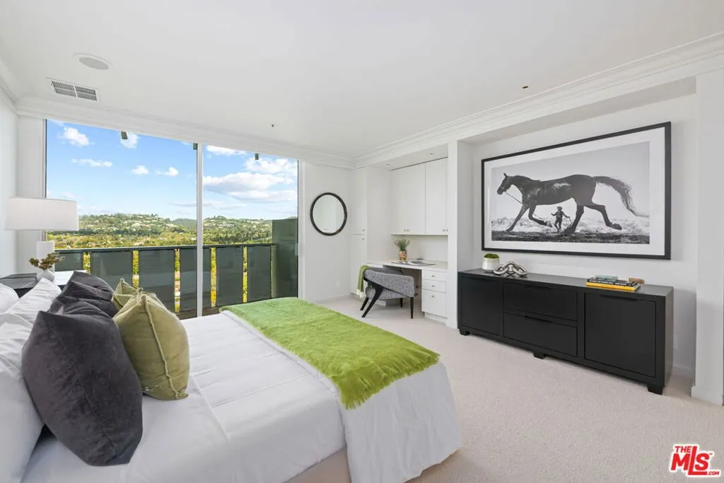 Los Angeles, California 90024, United States, 2 Bedrooms Bedrooms, ,4 BathroomsBathrooms,Residential,Active,103937