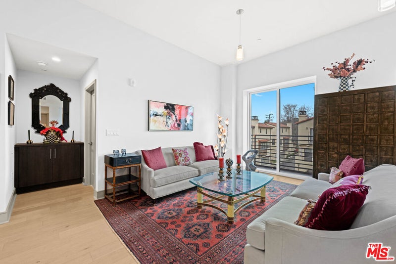820 Mission Street 211