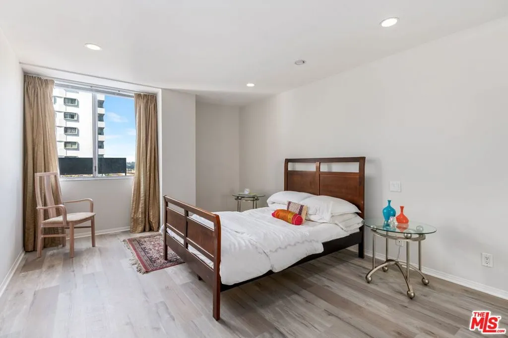 Los Angeles, California 90024, United States, 1 Bedroom Bedrooms, ,2 BathroomsBathrooms,Residential,Active,98542