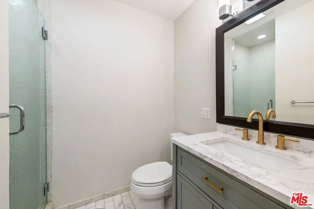 Los Angeles, California 90024, United States, 1 Bedroom Bedrooms, ,2 BathroomsBathrooms,Residential,Active,98542