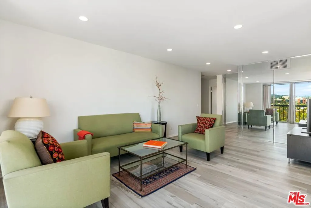 Los Angeles, California 90024, United States, 1 Bedroom Bedrooms, ,2 BathroomsBathrooms,Residential,Active,98542