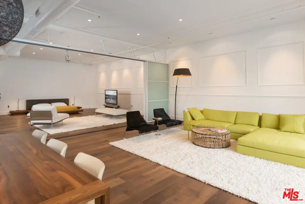 Los Angeles, California 90028, United States, 1 Bedroom Bedrooms, ,2 BathroomsBathrooms,Residential,Active,1359