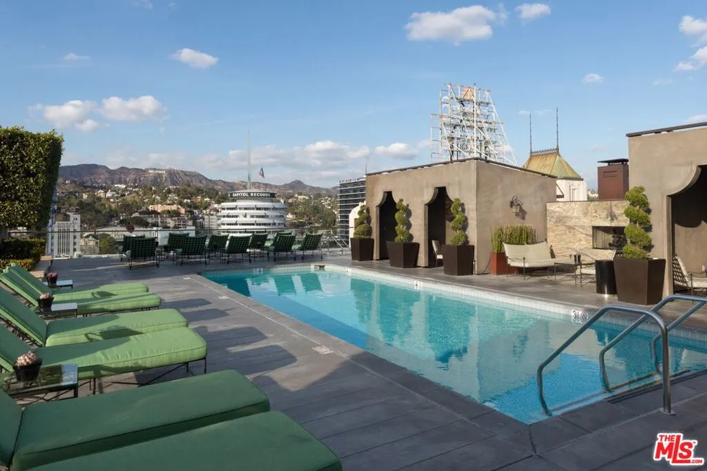 Los Angeles, California 90028, United States, 1 Bedroom Bedrooms, ,2 BathroomsBathrooms,Residential,Active,1359