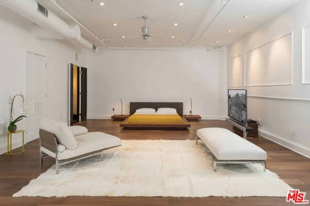 Los Angeles, California 90028, United States, 1 Bedroom Bedrooms, ,2 BathroomsBathrooms,Residential,Active,1359