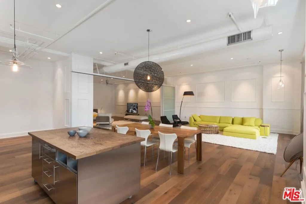 Los Angeles, California 90028, United States, 1 Bedroom Bedrooms, ,2 BathroomsBathrooms,Residential,Active,1359