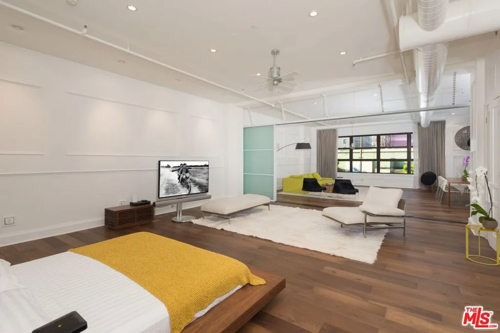 Los Angeles, California 90028, United States, 1 Bedroom Bedrooms, ,2 BathroomsBathrooms,Residential,Active,1359