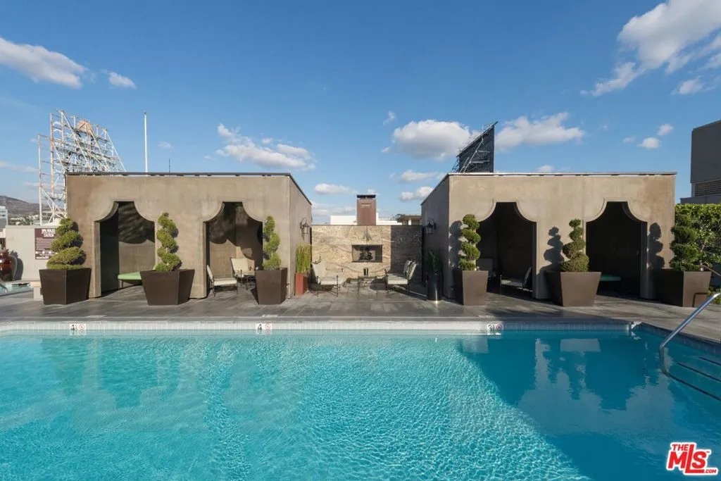 Los Angeles, California 90028, United States, 1 Bedroom Bedrooms, ,2 BathroomsBathrooms,Residential,Active,1359