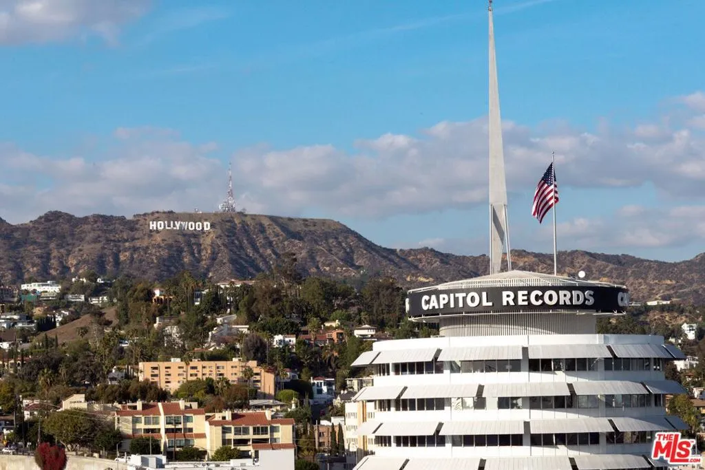 Los Angeles, California 90028, United States, 1 Bedroom Bedrooms, ,2 BathroomsBathrooms,Residential,Active,1359