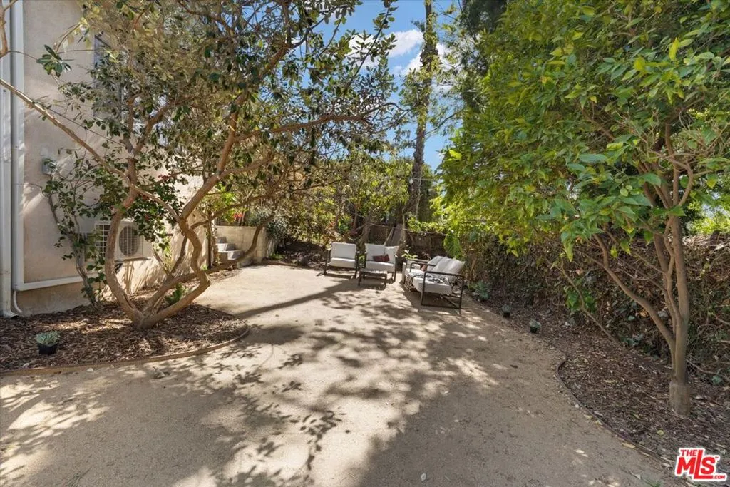 Los Angeles, California 90039, United States, 2 Bedrooms Bedrooms, ,1 BathroomBathrooms,Residential,Active,84611