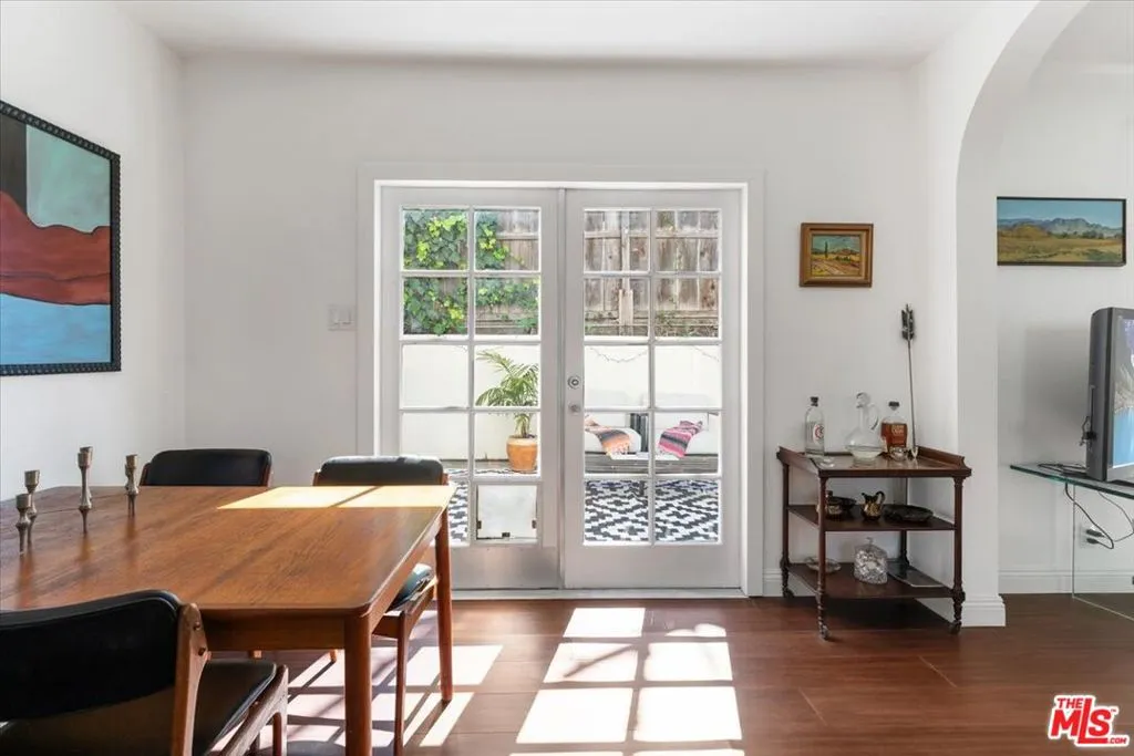 Los Angeles, California 90039, United States, 2 Bedrooms Bedrooms, ,1 BathroomBathrooms,Residential,Active,84611