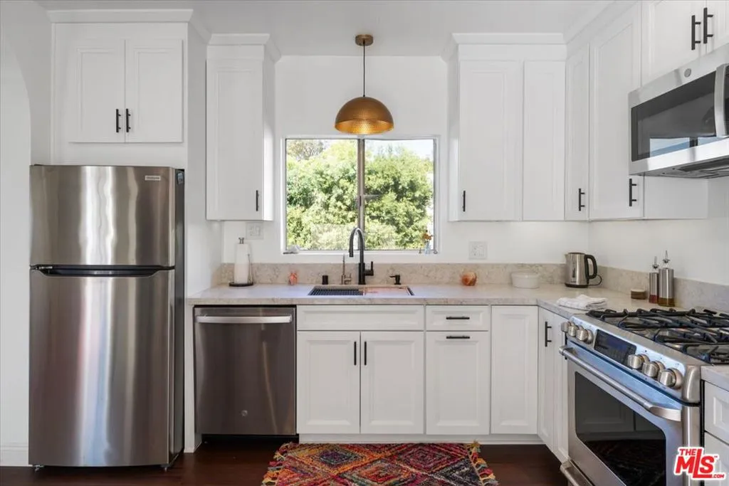 Los Angeles, California 90039, United States, 2 Bedrooms Bedrooms, ,1 BathroomBathrooms,Residential,Active,84611