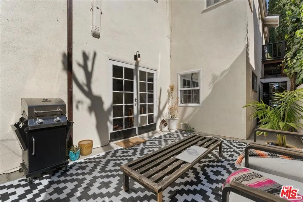 Los Angeles, California 90039, United States, 2 Bedrooms Bedrooms, ,1 BathroomBathrooms,Residential,Active,84611