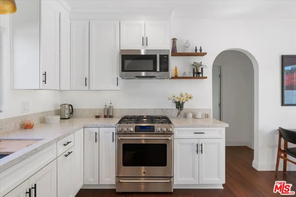 Los Angeles, California 90039, United States, 2 Bedrooms Bedrooms, ,1 BathroomBathrooms,Residential,Active,84611