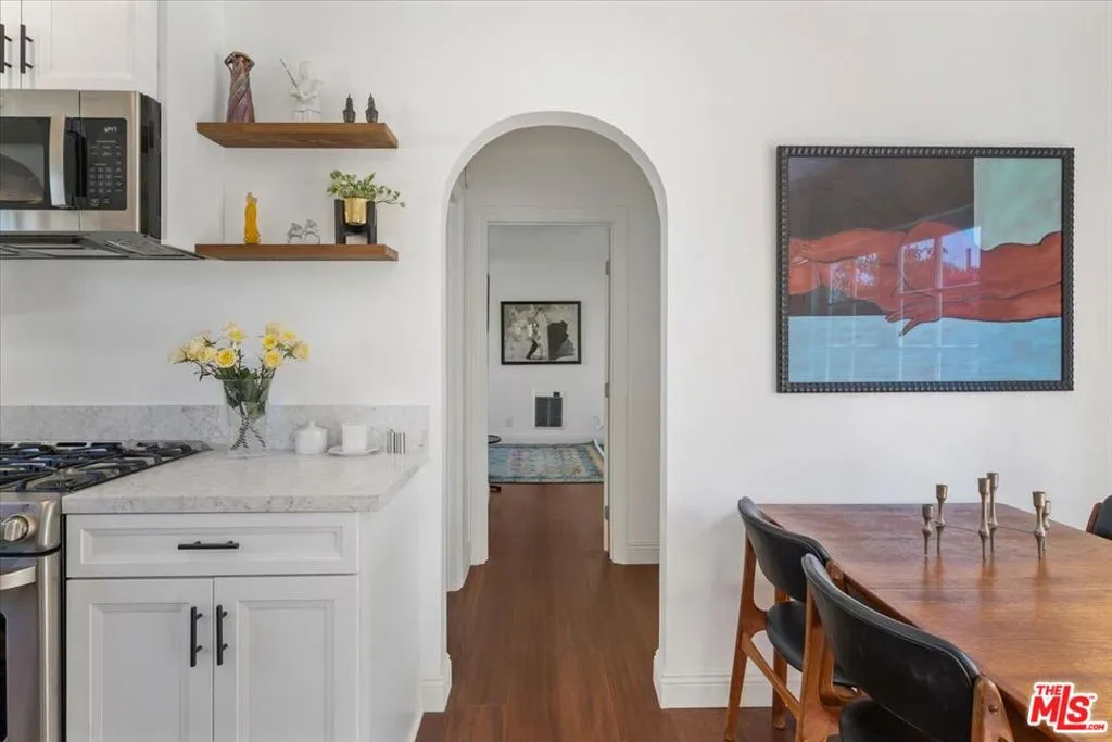 Los Angeles, California 90039, United States, 2 Bedrooms Bedrooms, ,1 BathroomBathrooms,Residential,Active,84611