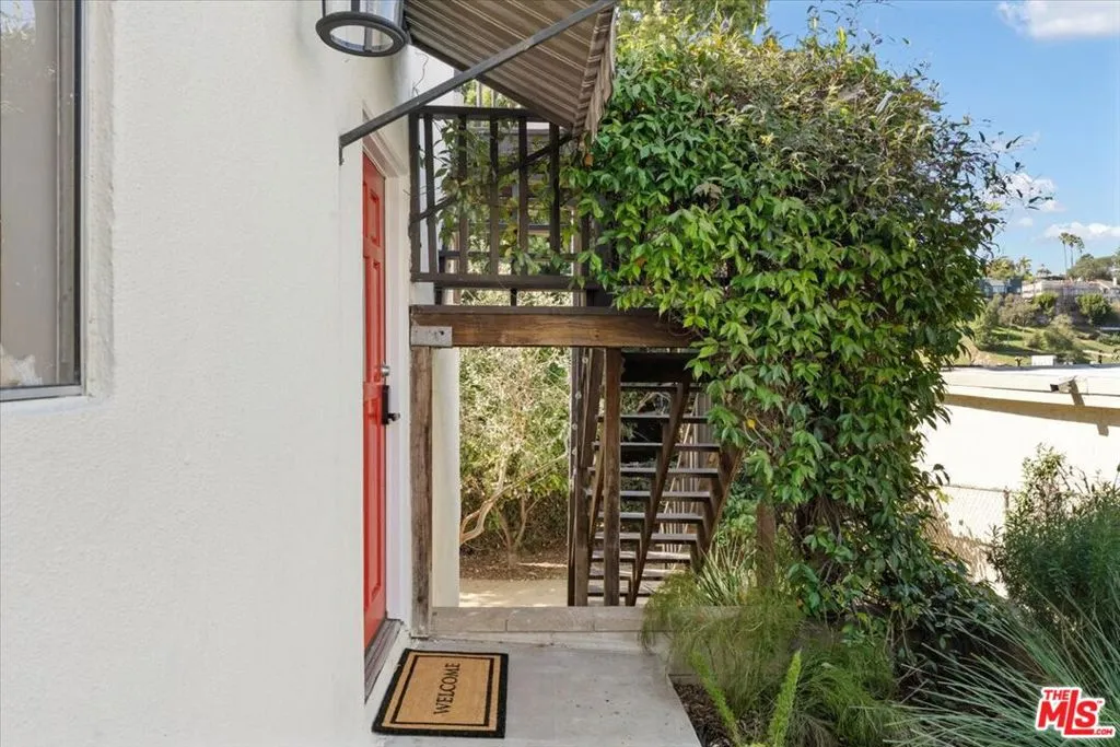 Los Angeles, California 90039, United States, 2 Bedrooms Bedrooms, ,1 BathroomBathrooms,Residential,Active,84611