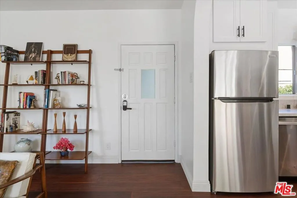 Los Angeles, California 90039, United States, 2 Bedrooms Bedrooms, ,1 BathroomBathrooms,Residential,Active,84611