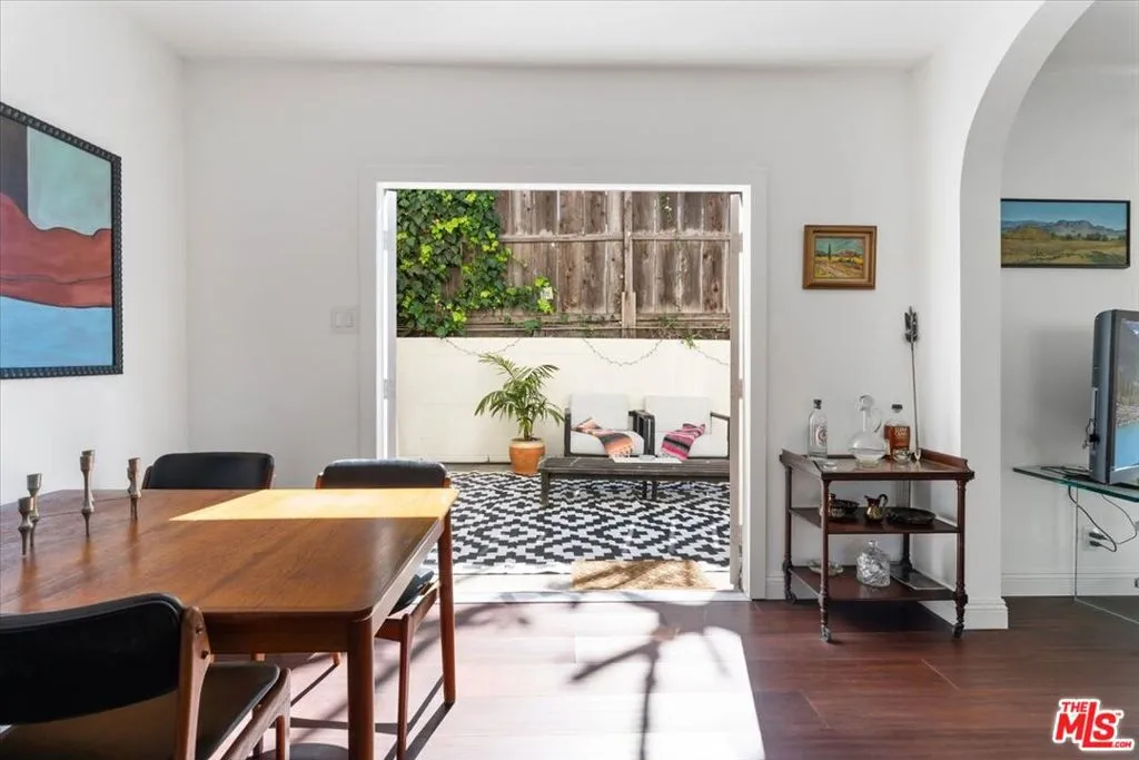 Los Angeles, California 90039, United States, 2 Bedrooms Bedrooms, ,1 BathroomBathrooms,Residential,Active,84611