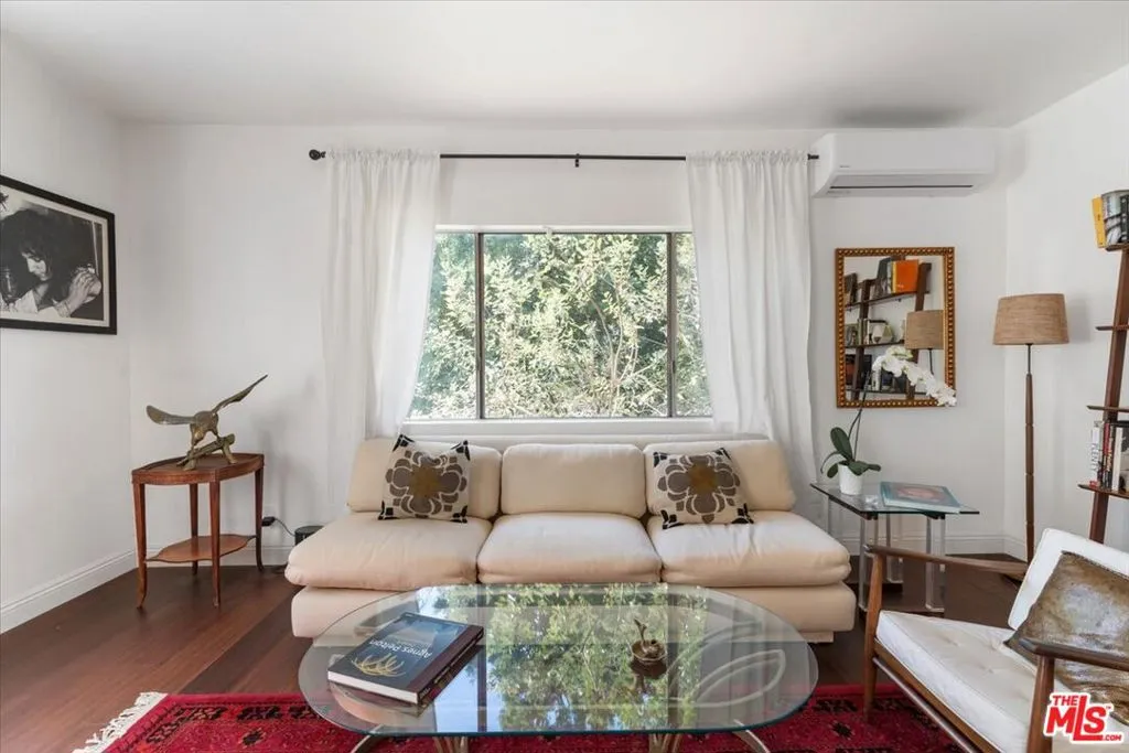 Los Angeles, California 90039, United States, 2 Bedrooms Bedrooms, ,1 BathroomBathrooms,Residential,Active,84611