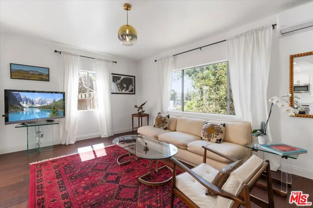 Los Angeles, California 90039, United States, 2 Bedrooms Bedrooms, ,1 BathroomBathrooms,Residential,Active,84611