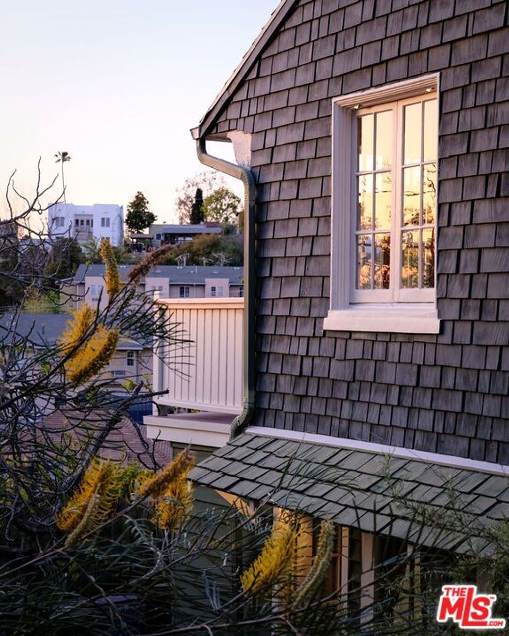 listing image 0