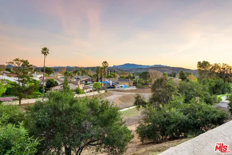 MLS: 25498437