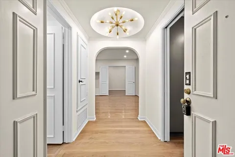 MLS: 25500487