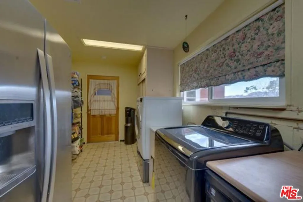 Cuyama, California 93252, United States, 2 Bedrooms Bedrooms, ,1 BathroomBathrooms,Residential,Active,33308