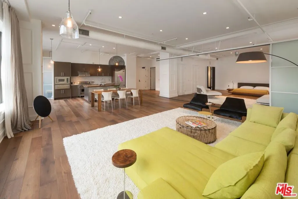 Los Angeles, California 90028, United States, 1 Bedroom Bedrooms, ,2 BathroomsBathrooms,Residential,Active,63541