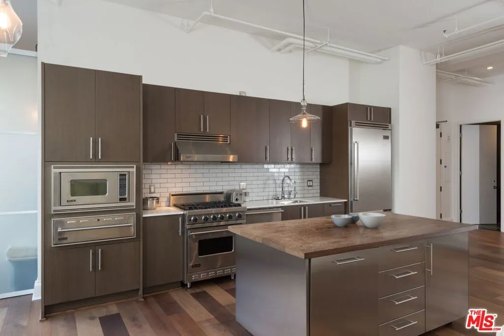 Los Angeles, California 90028, United States, 1 Bedroom Bedrooms, ,2 BathroomsBathrooms,Residential,Active,63541