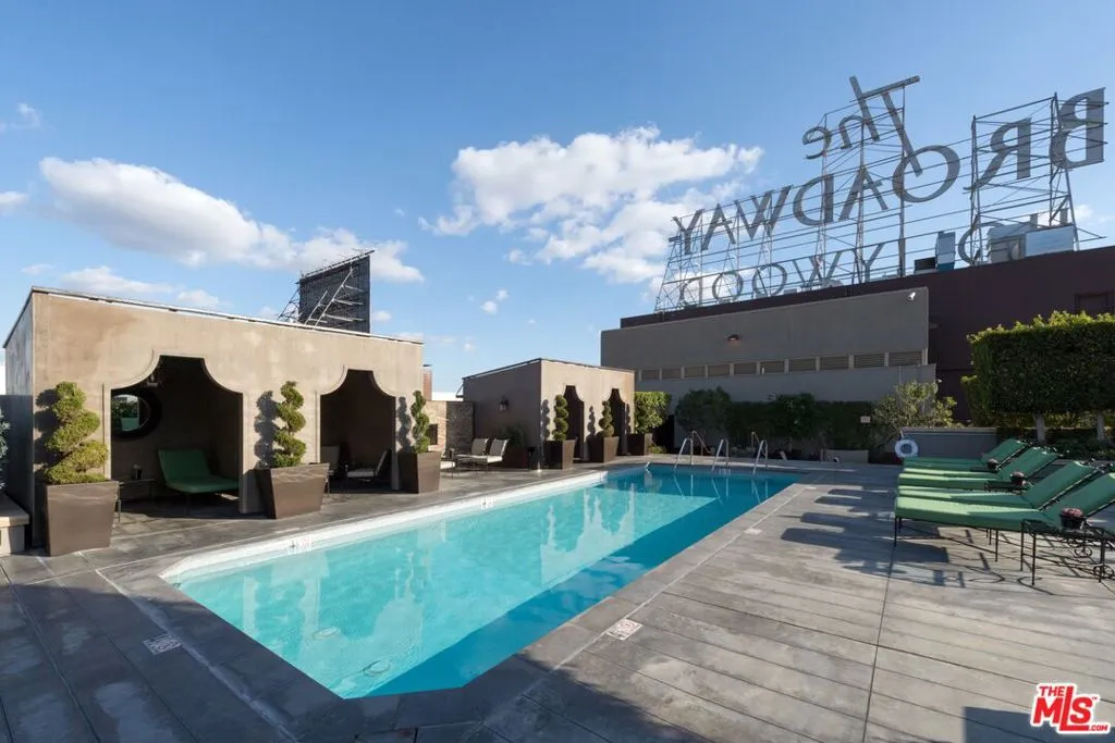 Los Angeles, California 90028, United States, 1 Bedroom Bedrooms, ,2 BathroomsBathrooms,Residential,Active,63541