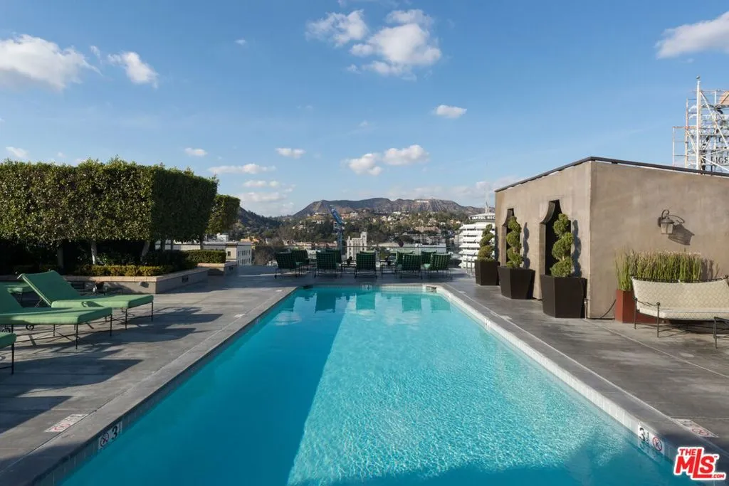 Los Angeles, California 90028, United States, 1 Bedroom Bedrooms, ,2 BathroomsBathrooms,Residential,Active,63541