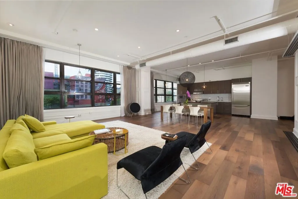 Los Angeles, California 90028, United States, 1 Bedroom Bedrooms, ,2 BathroomsBathrooms,Residential,Active,63541