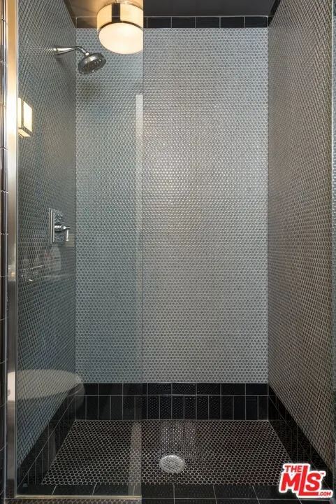 Los Angeles, California 90028, United States, 1 Bedroom Bedrooms, ,2 BathroomsBathrooms,Residential,Active,63541