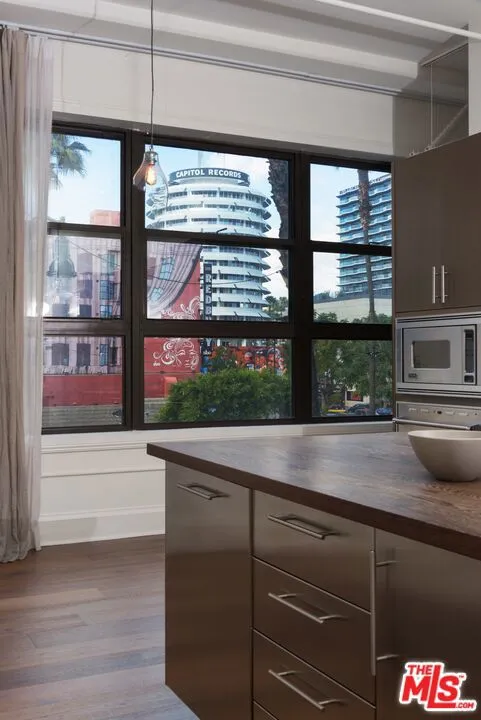 Los Angeles, California 90028, United States, 1 Bedroom Bedrooms, ,2 BathroomsBathrooms,Residential,Active,63541