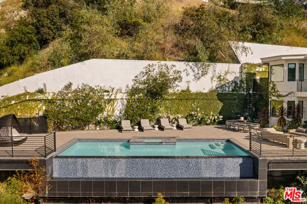 Properties 2 3820 Knobhill Drive