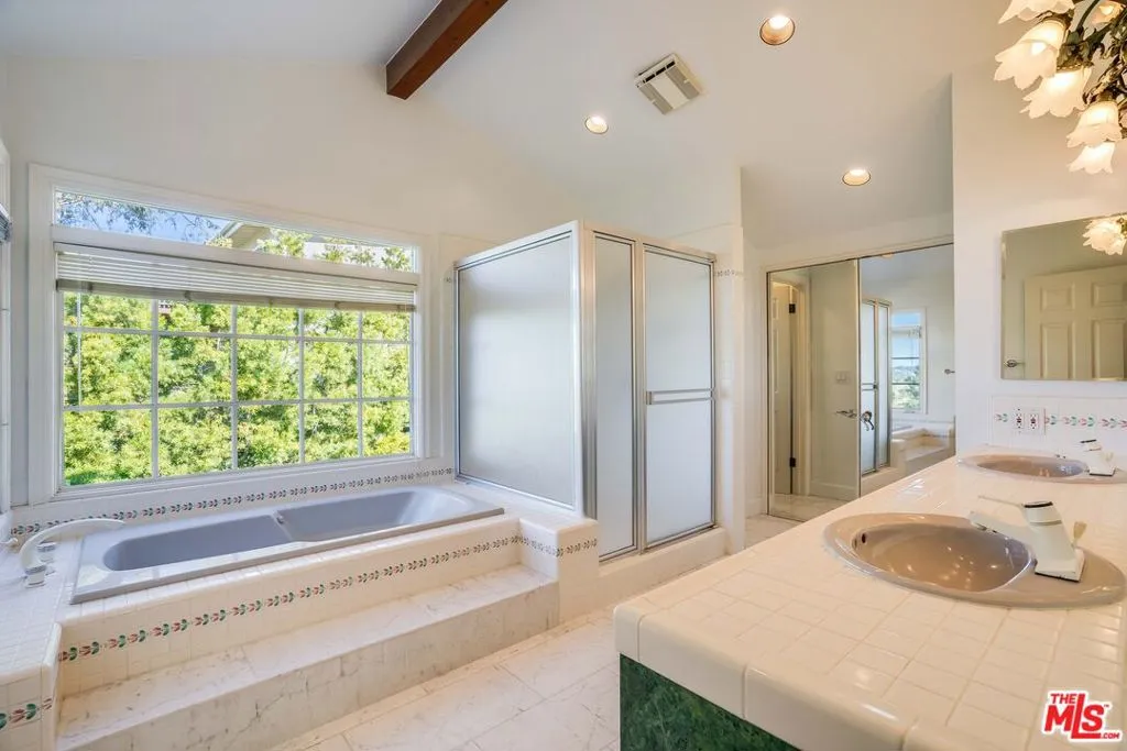 Rolling Hills Estates, California 90274, United States, 5 Bedrooms Bedrooms, ,5 BathroomsBathrooms,Residential,Active,16545