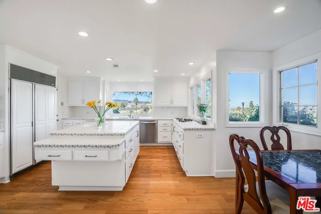 Rolling Hills Estates, California 90274, United States, 5 Bedrooms Bedrooms, ,5 BathroomsBathrooms,Residential,Active,16545