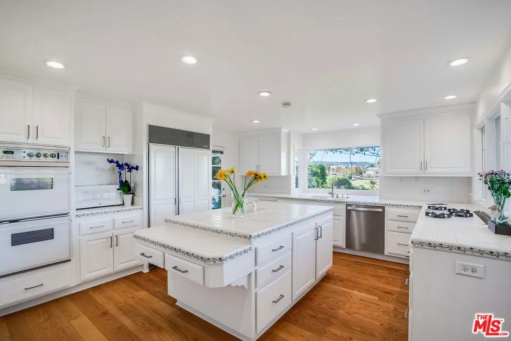 Rolling Hills Estates, California 90274, United States, 5 Bedrooms Bedrooms, ,5 BathroomsBathrooms,Residential,Active,16545