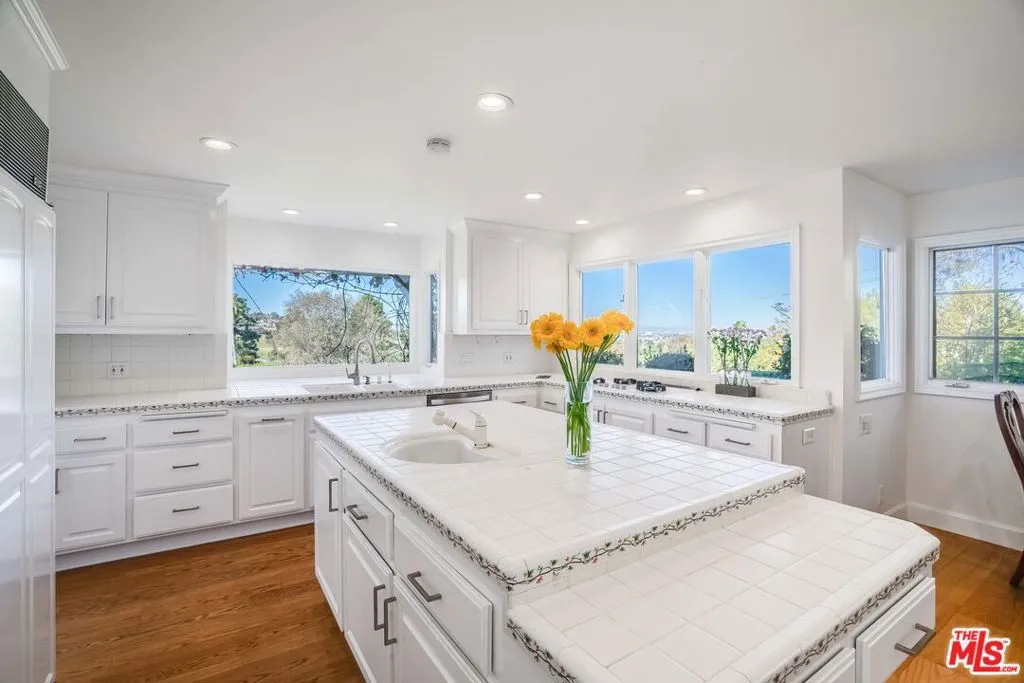 Rolling Hills Estates, California 90274, United States, 5 Bedrooms Bedrooms, ,5 BathroomsBathrooms,Residential,Active,16545