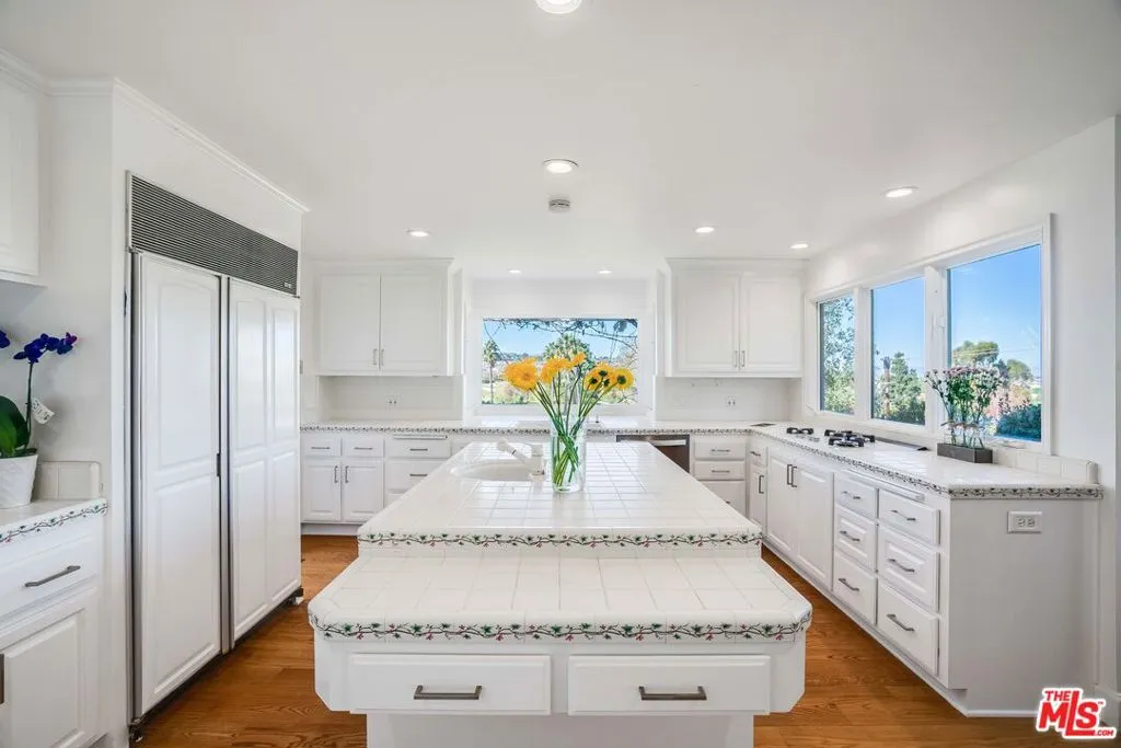 Rolling Hills Estates, California 90274, United States, 5 Bedrooms Bedrooms, ,5 BathroomsBathrooms,Residential,Active,16545