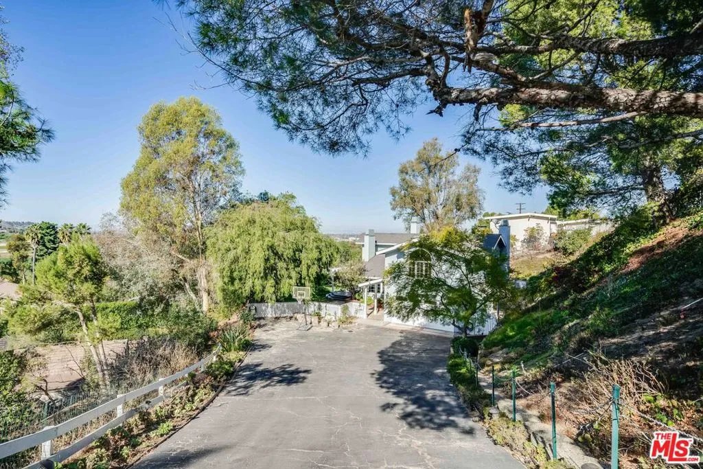 Rolling Hills Estates, California 90274, United States, 5 Bedrooms Bedrooms, ,5 BathroomsBathrooms,Residential,Active,16545