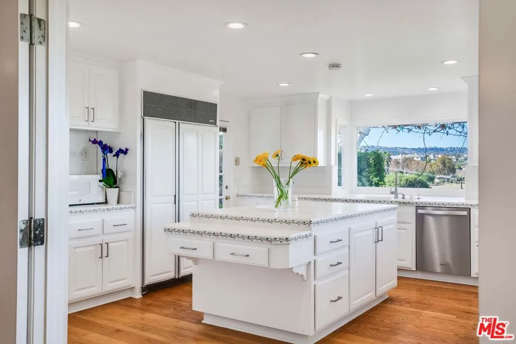 Rolling Hills Estates, California 90274, United States, 5 Bedrooms Bedrooms, ,5 BathroomsBathrooms,Residential,Active,16545