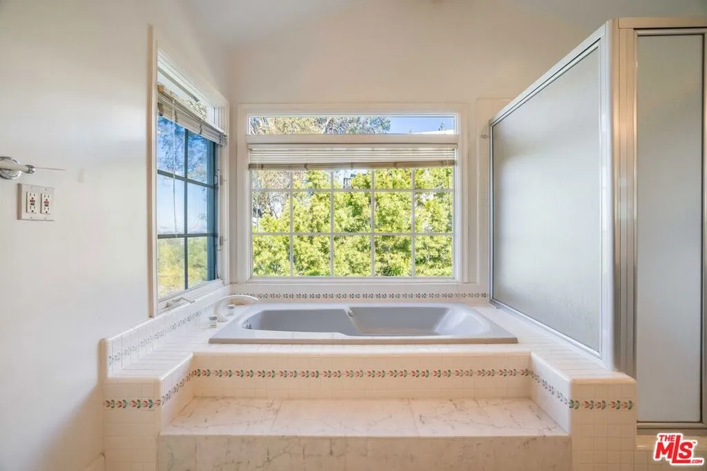 Rolling Hills Estates, California 90274, United States, 5 Bedrooms Bedrooms, ,5 BathroomsBathrooms,Residential,Active,16545