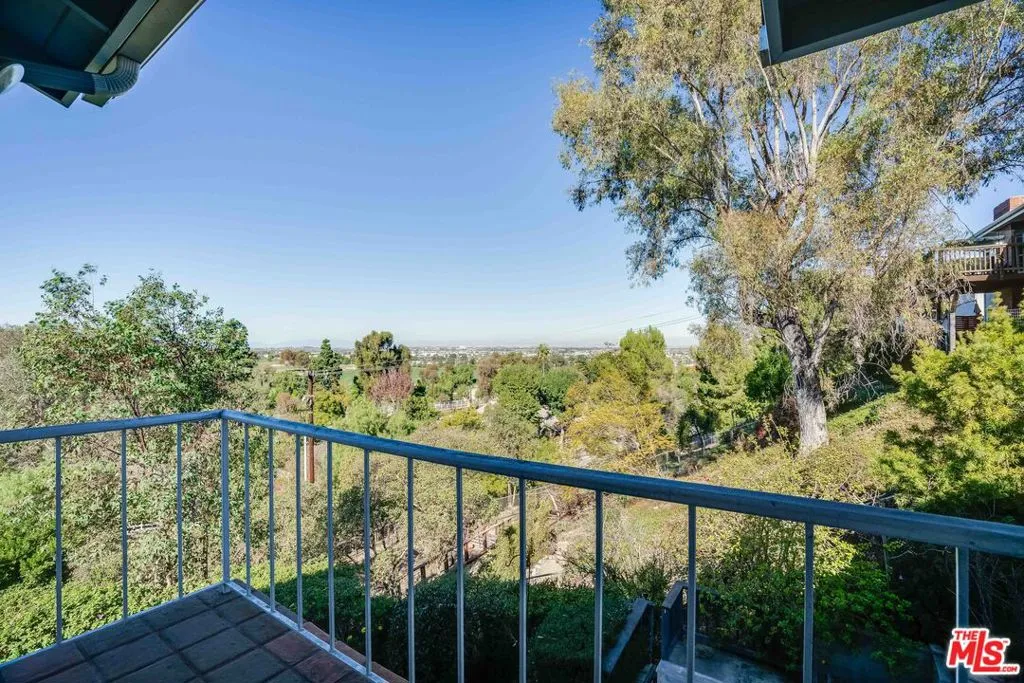 Rolling Hills Estates, California 90274, United States, 5 Bedrooms Bedrooms, ,5 BathroomsBathrooms,Residential,Active,16545