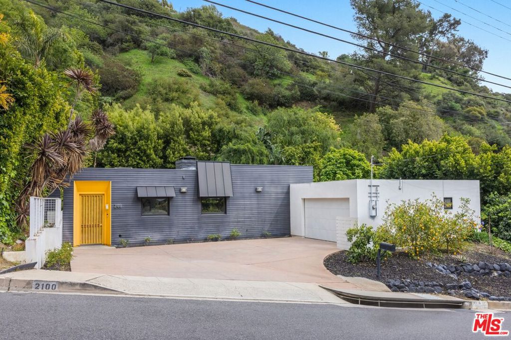 Properties 1 2100 Roscomare Road