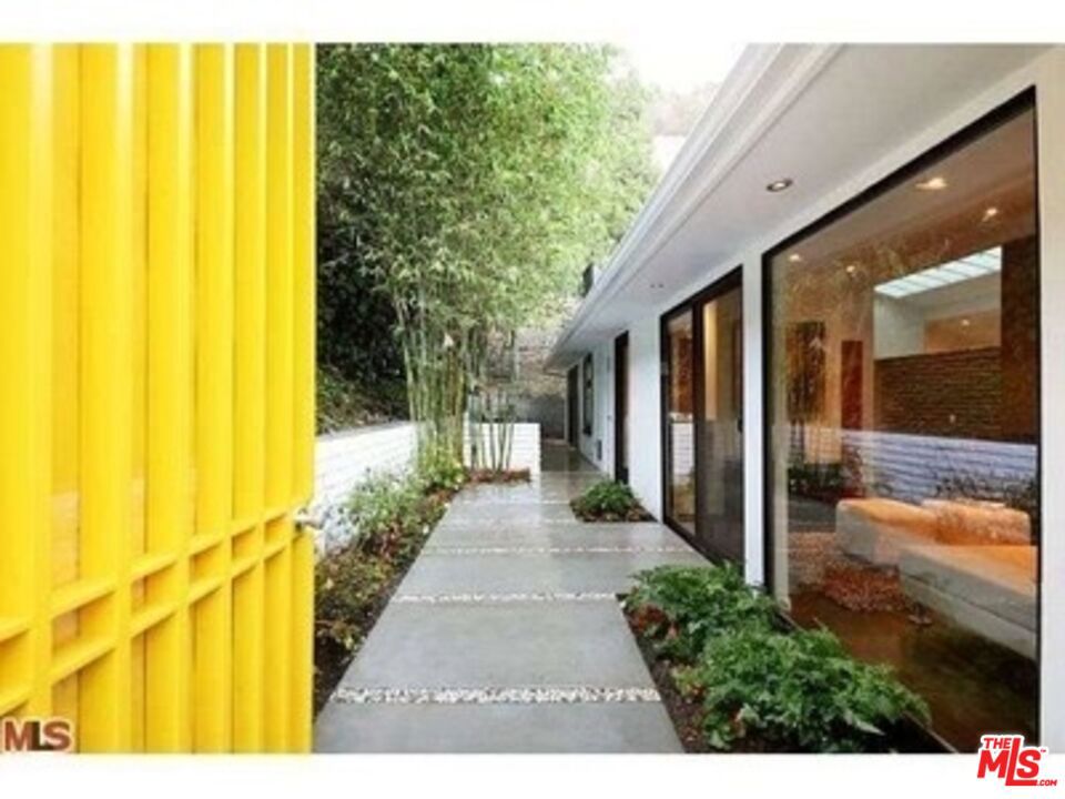 Properties 2 2100 Roscomare Road