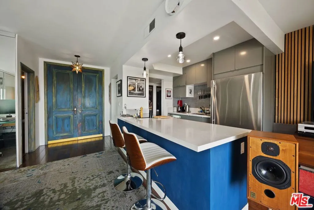 West Hollywood, California 90069, United States, 1 Bedroom Bedrooms, ,2 BathroomsBathrooms,Residential,Active,103076